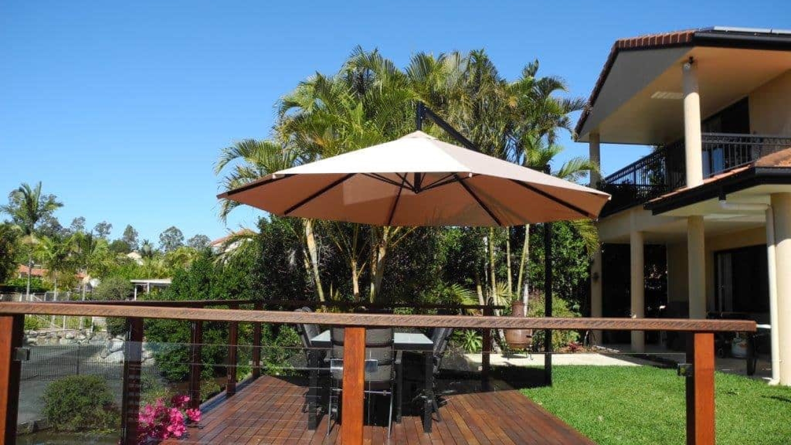 3 Reasons To Get A Giant Umbrella For Your Patio